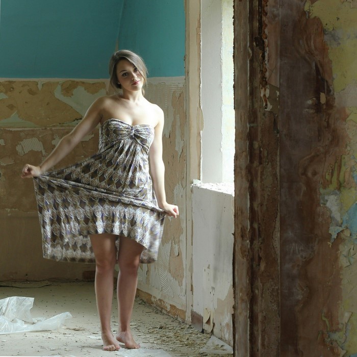 Imogen Dyer in Patterned Strapless Dress