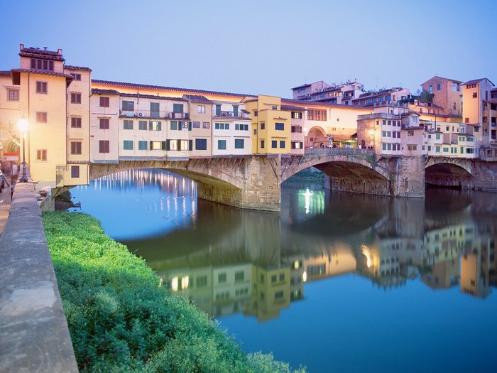Ponte Vecchio bridge over Arno River in Florence, Italy