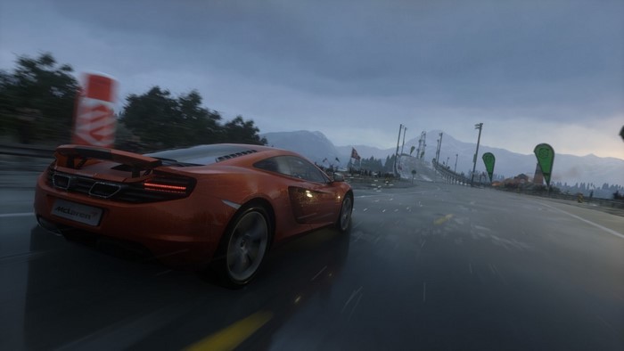 McLaren 12C driving on a wet road in Driveclub