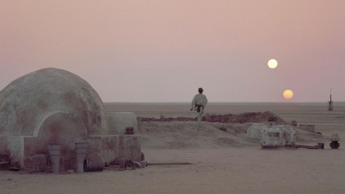 Luke Skywalker on Tatooine with twin suns