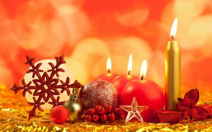 Festive Red and Gold Christmas Candle Arrangement