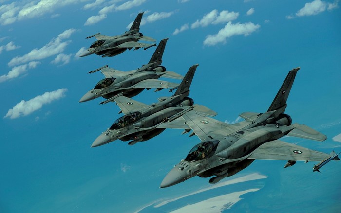 Four F-16 fighter jets flying in formation