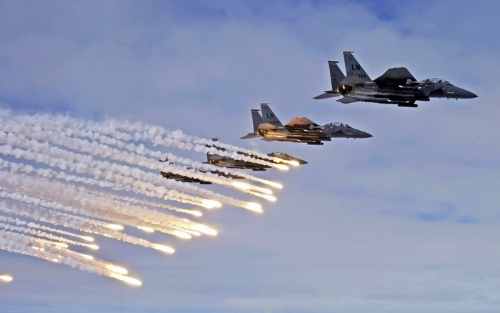 F-15 Eagle fighter jets deploy flares