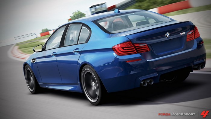 Blue BMW M5 Sedan on Forza Motorsport 4 Track