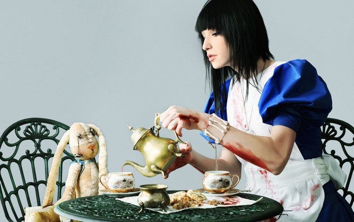 Alice from Alice: Madness Returns pouring tea