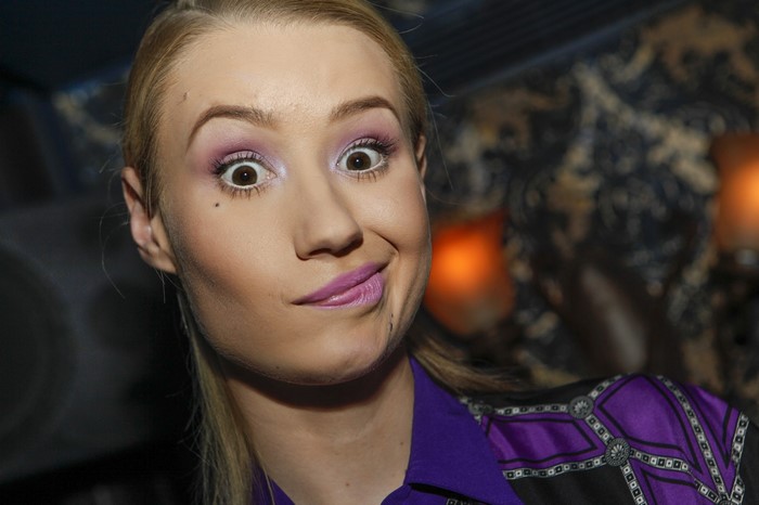 Iggy Azalea with purple makeup and outfit