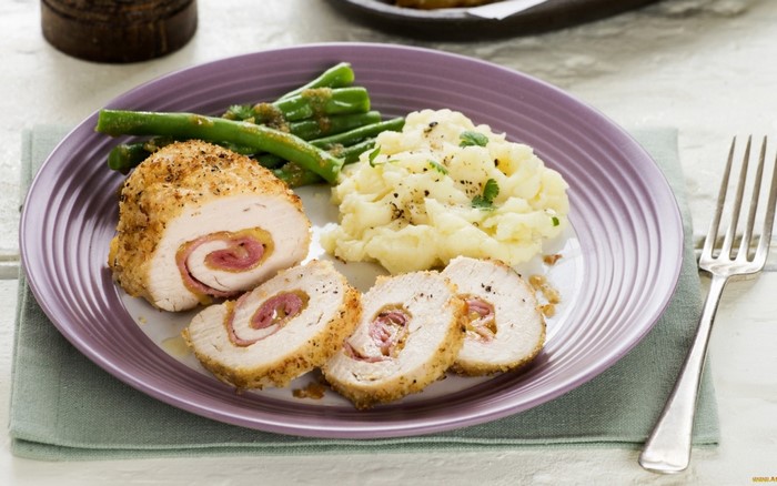 Chicken Cordon Bleu with Mashed Potatoes and Green Beans