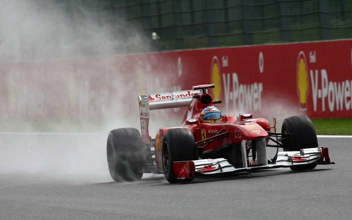 Fernando Alonso driving a Ferrari Formula 1 car in the rain