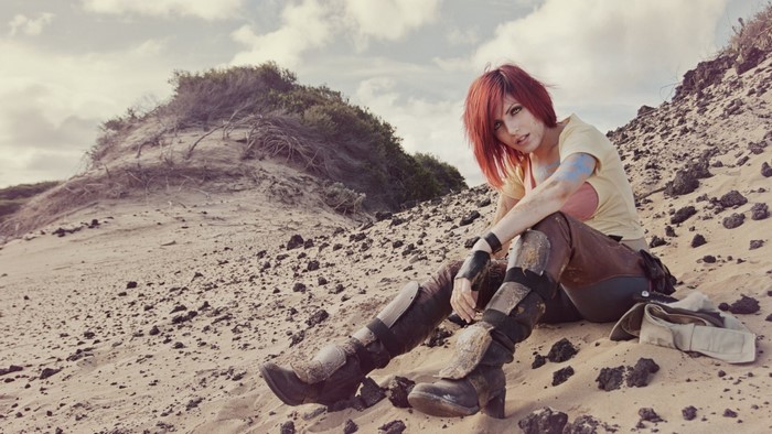Cosplayer dressed as a Borderlands character in a sandy landscape