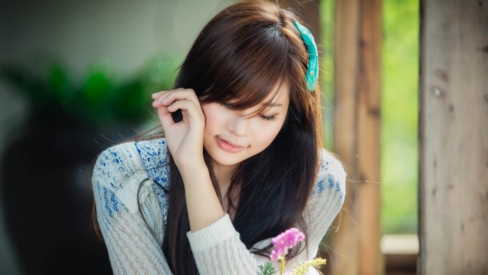 Young Asian woman with brown hair and blue hair clip