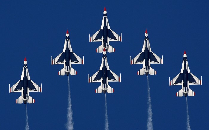 General Dynamics F-16 Fighting Falcon Formation Flight