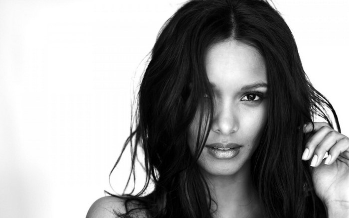 Lais Ribeiro portrait black and white photo shoot