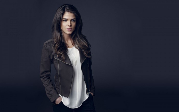 Marie Avgeropoulos in Stylish Leather Jacket