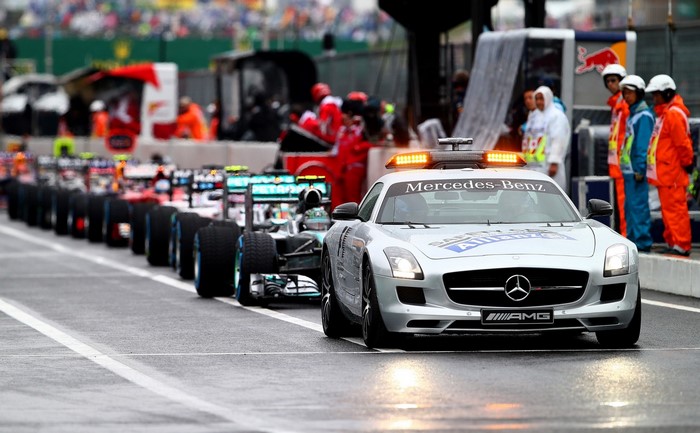 Mercedes-Benz Safety Car leads Formula 1 race cars on wet track