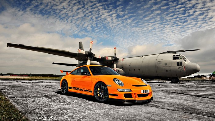Orange Porsche GT3 RS with Airplane