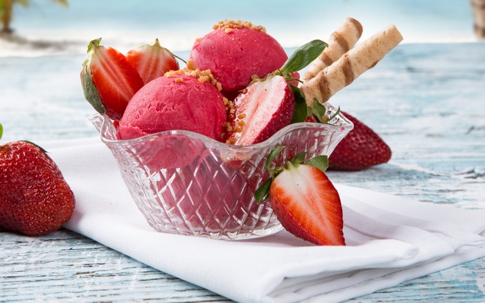 Strawberry ice cream sundae with strawberries and wafer cookies