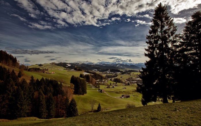 Panoramic view of a rural landscape with mountains in the distance