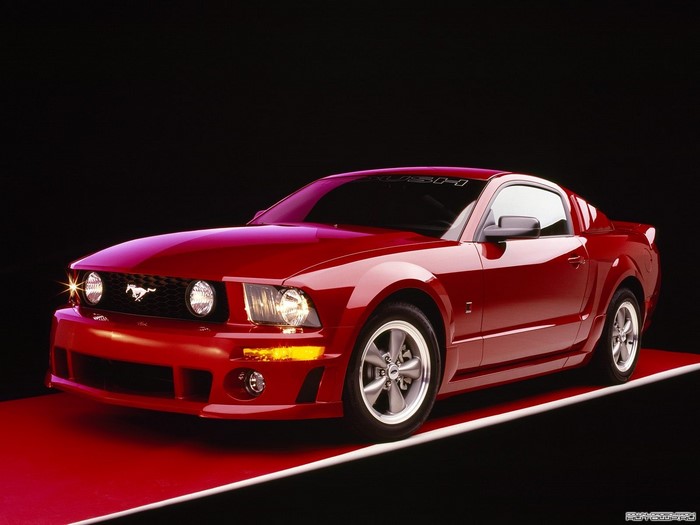 Red Ford Mustang Shelby GT500