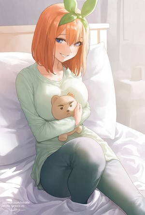Nakano Yotsuba from 5-toubun no Hanayome in bed with a teddy bear
