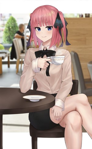 Nakano Nino from 5-toubun no Hanayome drinking tea