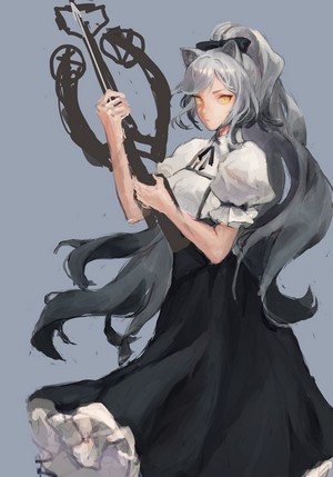 Schwarz from Arknights holding a weapon