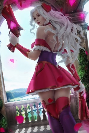 Miss Fortune from League of Legends cosplay