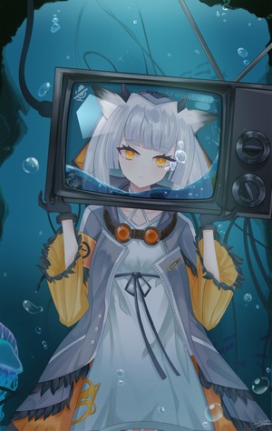 Ptilopsis from Arknights holding a TV underwater