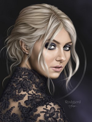 Portrait of Taylor Momsen in black lace dress