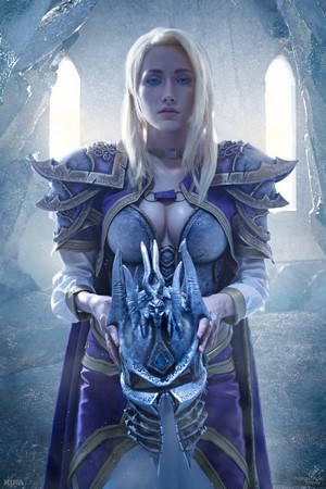 Jaina Proudmoore from Warcraft holding the Helm of Damnation