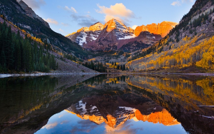 Maroon Bells reflection in lake during autumn