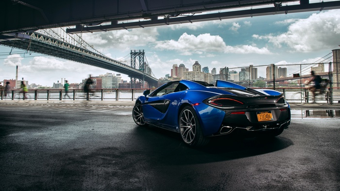 Blue McLaren 570S Spider near Brooklyn Bridge