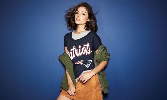 Olivia Culpo wearing a New England Patriots t-shirt