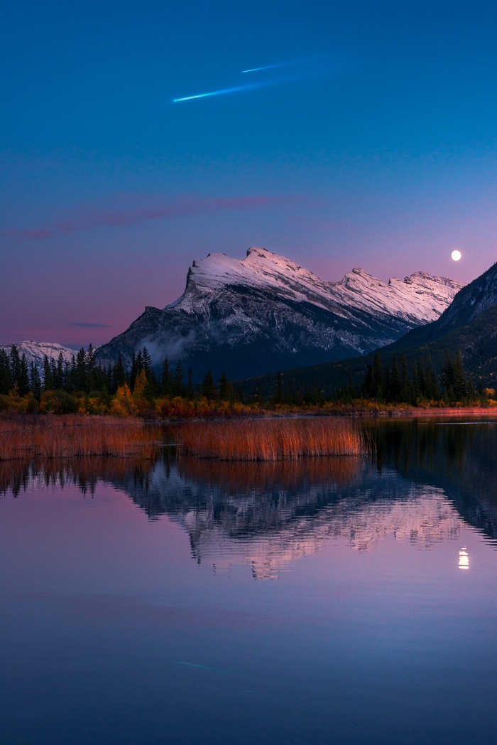 4K Vermilion Lakes Landscape with Mountains and Moon