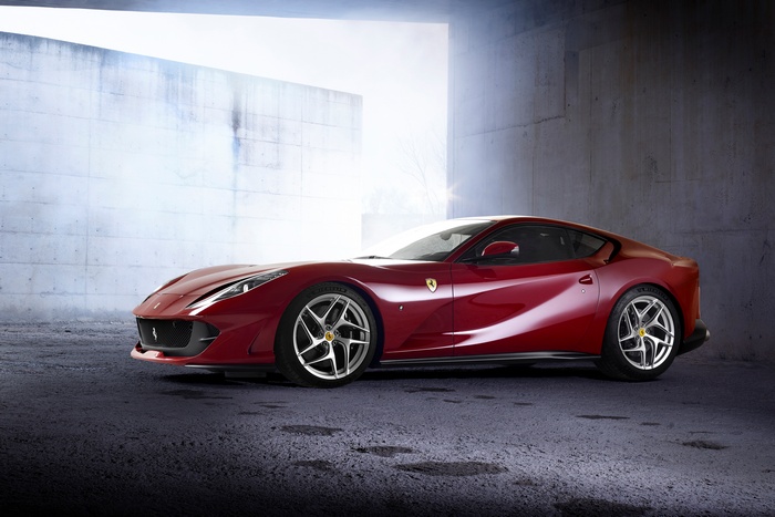 Ferrari 812 Superfast in 4K