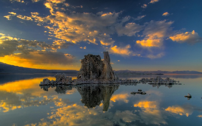 Mono Lake Tufa Towers at Sunset