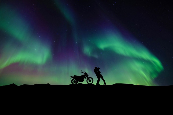 Night sky, 4K, Silhouette, Aurora Borealis, Northern Lights, Girl friend, Couple, Romantic kiss, Motorcycle