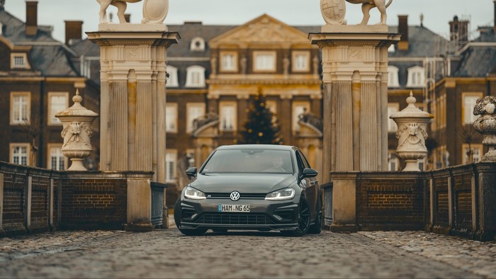 Volkswagen Golf R in front of a palace