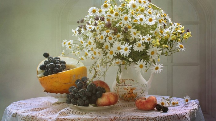 Still life with daisies and fruit