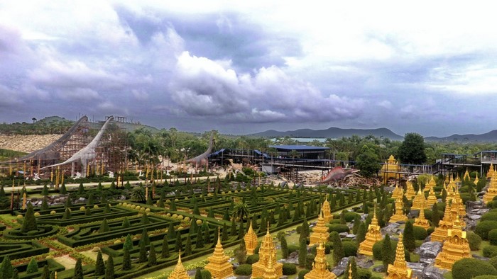 Nong Nooch Tropical Garden with Dinosaur Statues