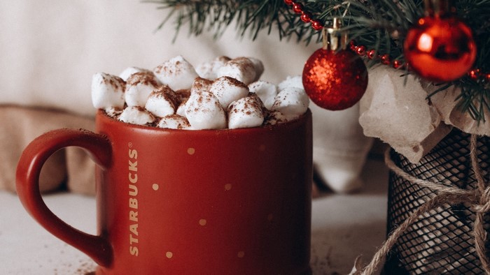 Starbucks hot chocolate with marshmallows and Christmas decorations