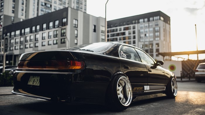 Black Toyota Chaser JZX90 with custom wheels