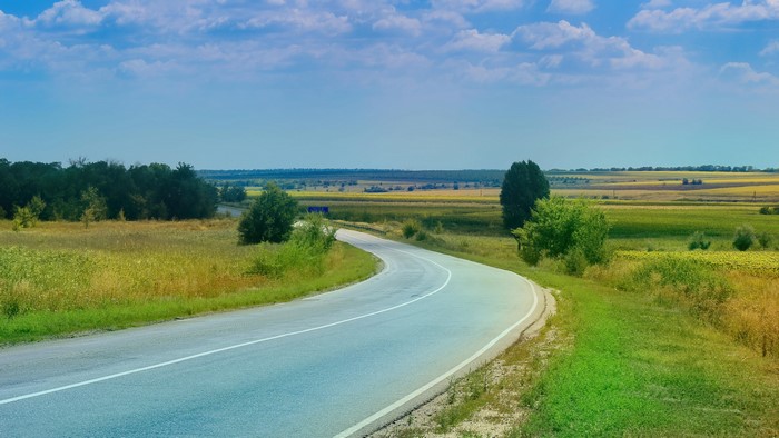 4K Road Through Fields