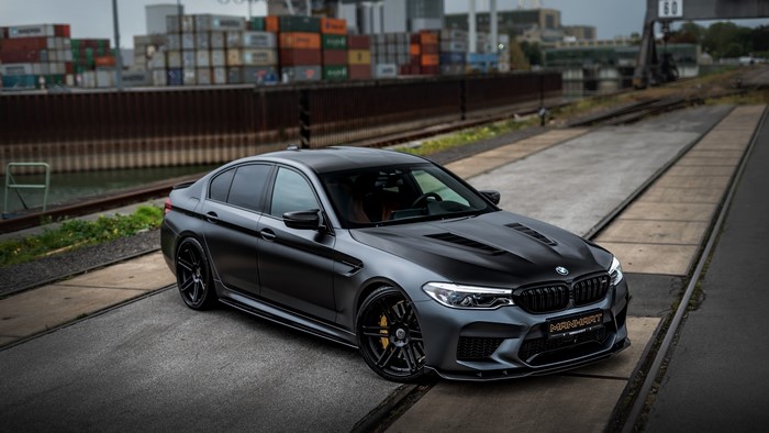 4K Manhart BMW M5 in a Port