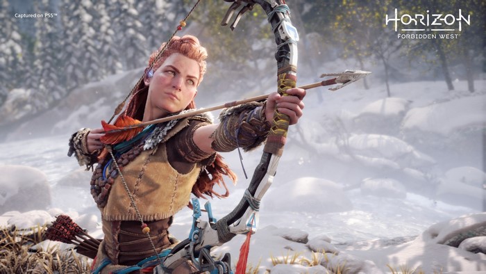 Aloy from Horizon Forbidden West aiming a bow