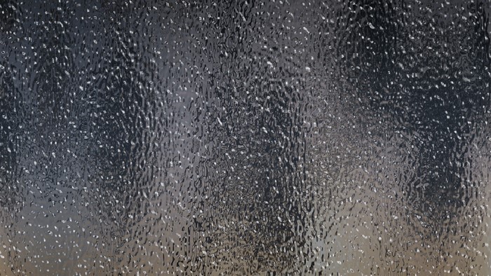 Textured glass with light reflections