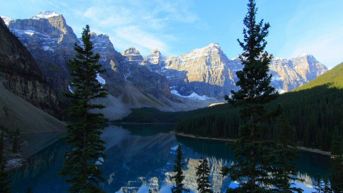Moraine Lake and Mountains Landscape