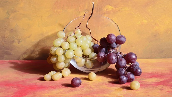4K Still life of green and purple grapes in a bowl