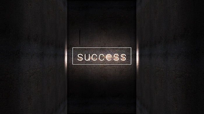 Neon sign with the word "success" in 4K