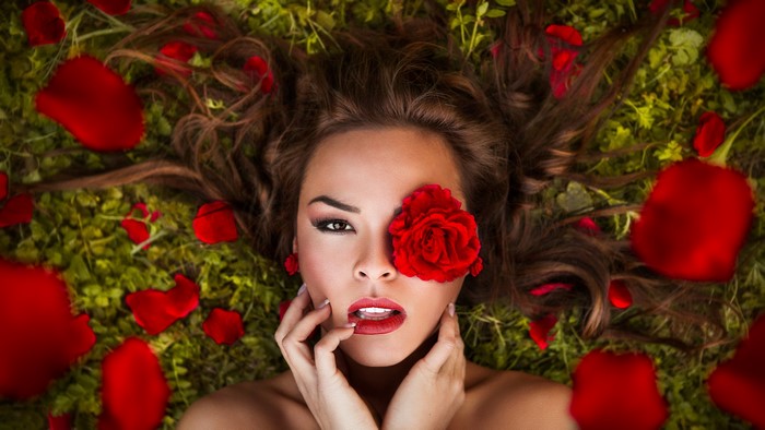 4K Girl with Rose on Eye