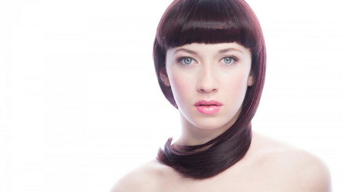 Woman with dark bob haircut and blue eyes